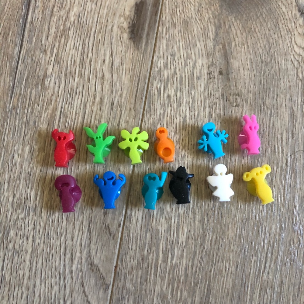 Set of 12 Drink markers/ suction stick on. Really cute idea😍